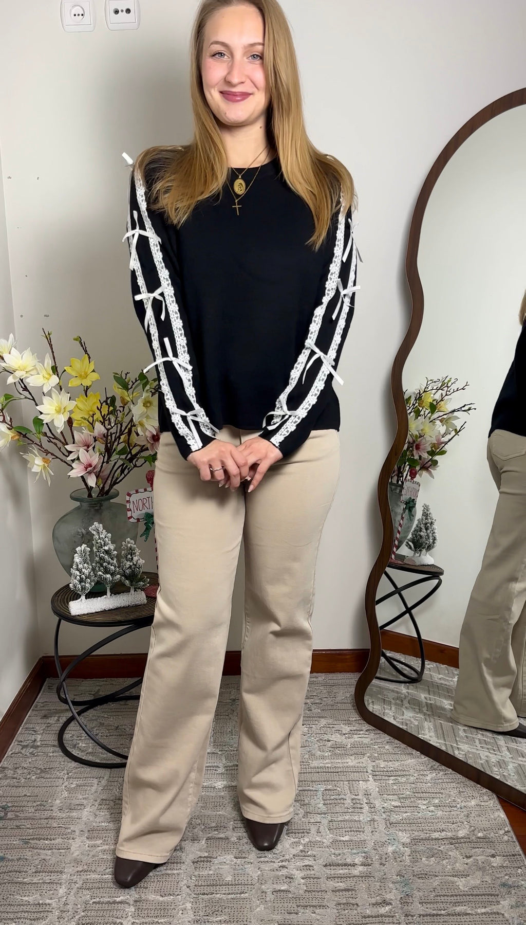 Camisola com laços e renda