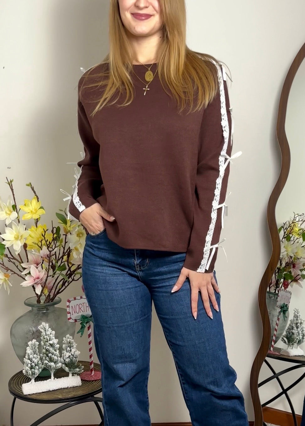 Camisola com laços e renda