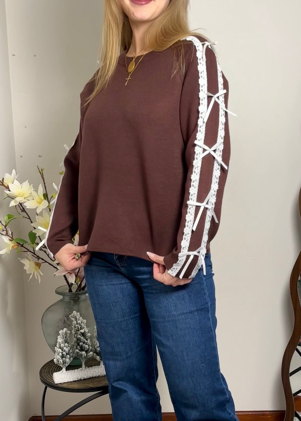 Camisola com laços e renda