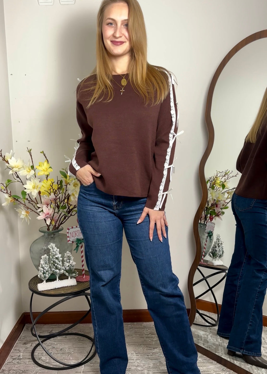 Camisola com laços e renda