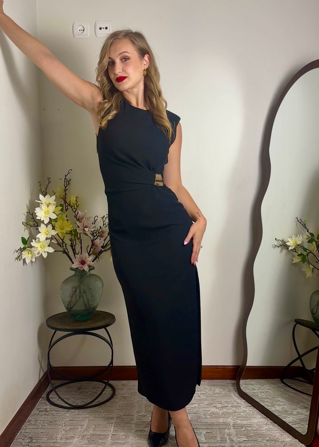 Vestido Midi com detalhe dourado