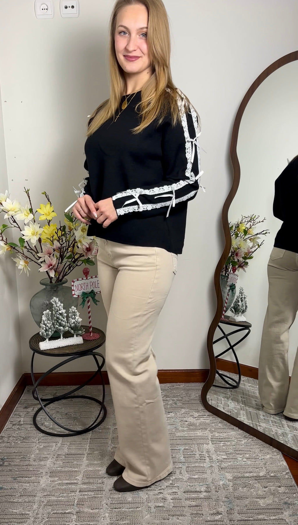 Camisola com laços e renda